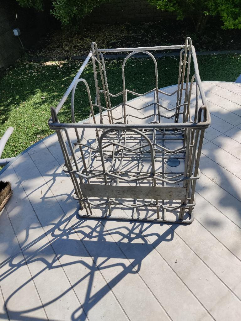 Metalen krat voor melkflessen uit de jaren 60, Minder dan 50 cm, Gebruikt, Minder dan 50 cm, Ophalen of Verzenden