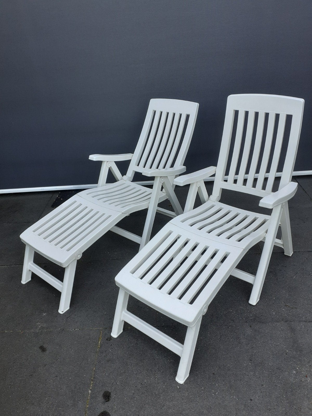 Twee Flair tuinstoelen met voetsteunen - verstelbaar, Ophalen, Gebruikt, Kunststof, Verstelbaar