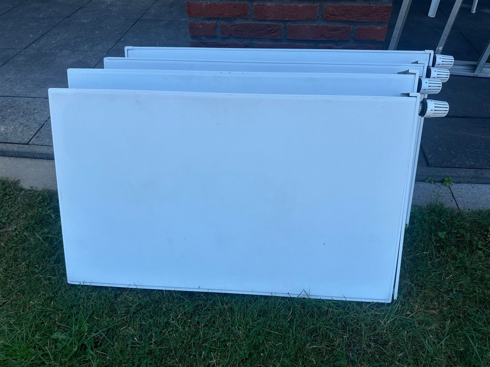 Vesco radiatoren met thermostaatkranen, Doe-het-zelf en Verbouw, Verwarming en Radiatoren, Ophalen, 30 tot 80 cm, Gebruikt, Radiator