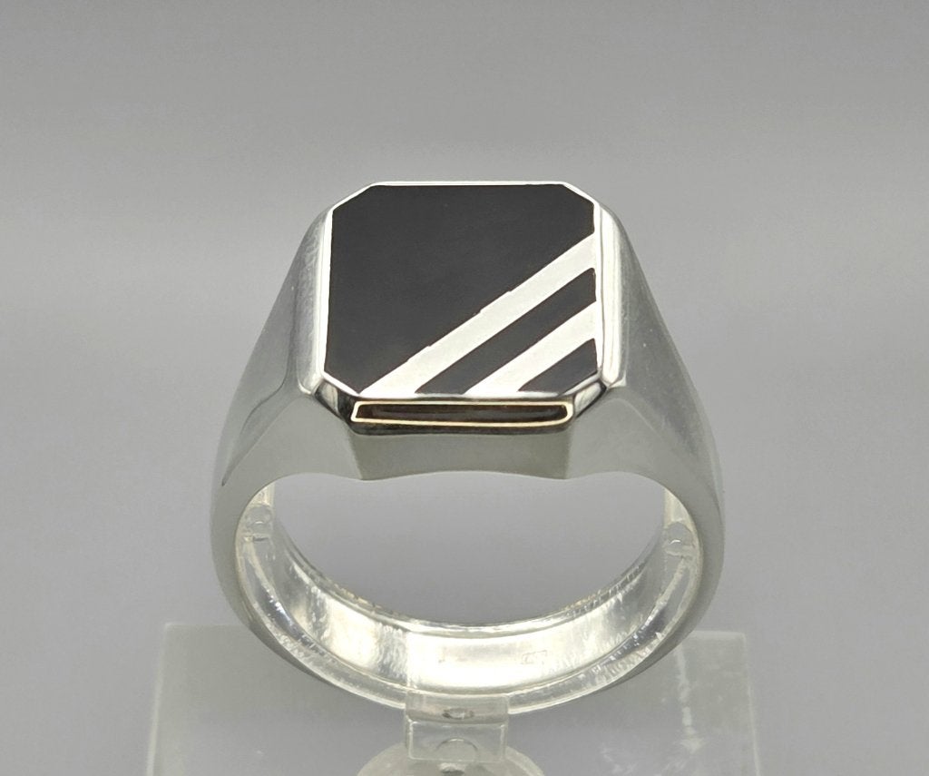 Zilveren massieve heren zegelring met onyx. 2026/548