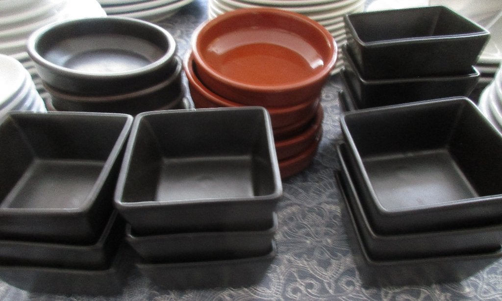 diverse tapas schaaltjes - ronde terra en zwarte vierkante, Ophalen of Verzenden, Overige stijlen, Aardewerk, Schaal of Schalen