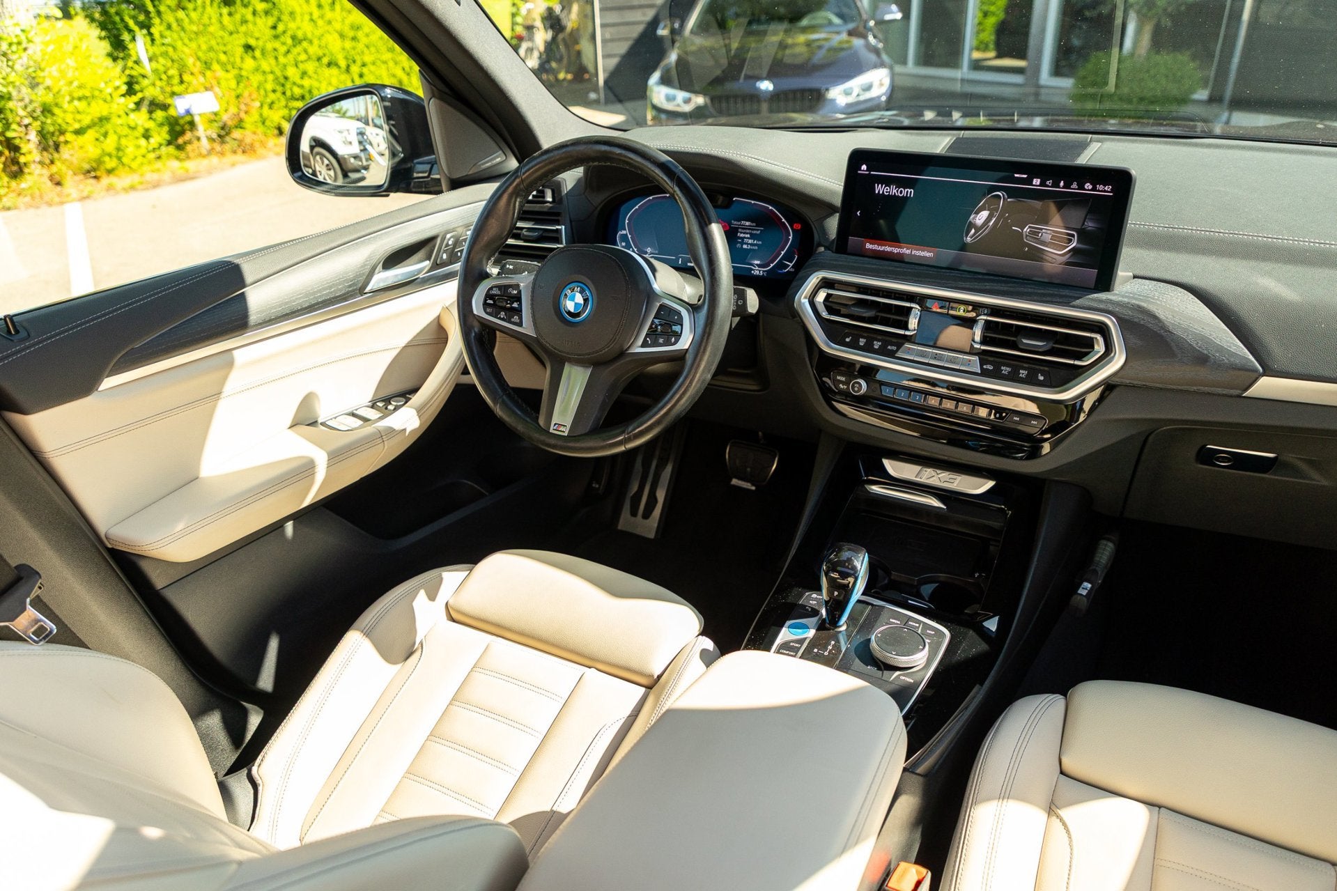 BMW IX3 High Executive 80 kWh Soh 99% I M Pakket I Panoramad, Auto's, Achterwielaandrijving, Gebruikt, 80 kWh, 1333 min