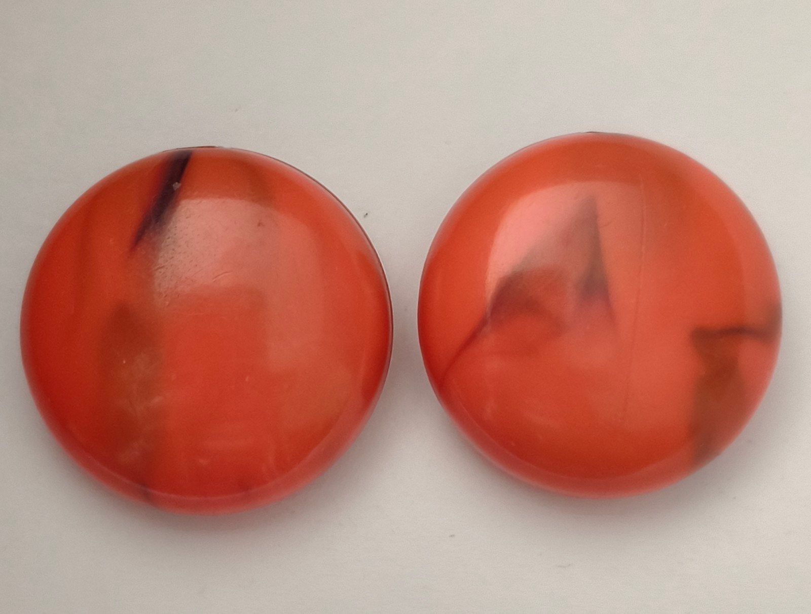 Vintage W. Germany Oorklemmen lucite Oranje Marmer, Sieraden, Tassen en Uiterlijk, Verzenden, Zo goed als nieuw