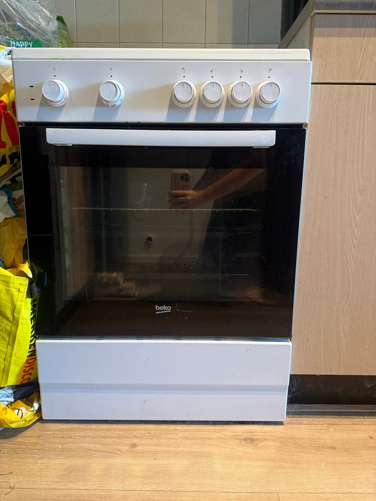 Beko keramisch fornuis gratis afzuigkap erbij, Witgoed en Apparatuur, Ophalen, Keramisch, 4 kookzones, Zo goed als nieuw