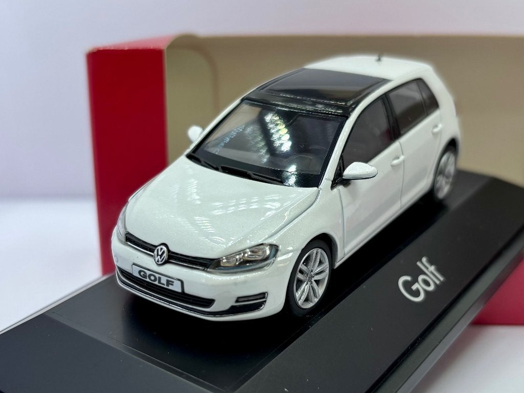 1:43  Volkswagen golf 7, Hobby en Vrije tijd, Modelauto's | 1:43, Ophalen of Verzenden, Zo goed als nieuw, Auto, Overige merken