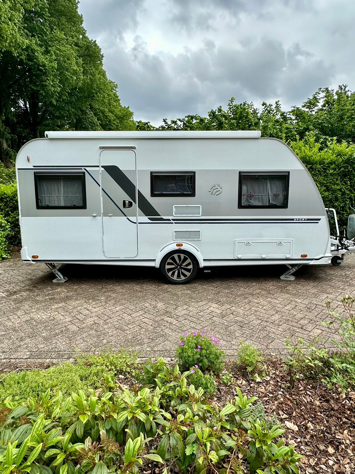 Caravan Knaus Sport 460EU vakantieklaar, Caravans en Kamperen, Schokbreker, Treinzit, Particulier, Lengtebed