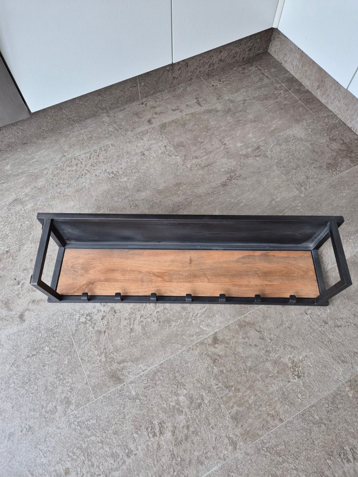 Stijlvolle wandkapstok met houten plank en metalen frame, Huis en Inrichting, Ophalen, Gebruikt, Metaal, Wandkapstok