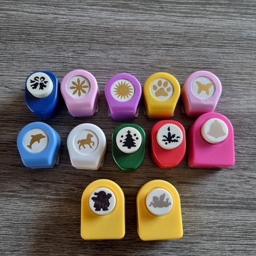 Set van 12 diverse embossingponsen voor papier, Ophalen of Verzenden, Nieuw, Overige thema's, Pons of Mal