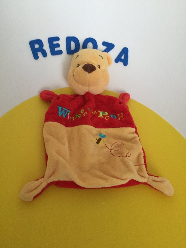 K2405 nicotoy doekje winnie de pooh rood geel, Ophalen of Verzenden, Zo goed als nieuw, Overige typen