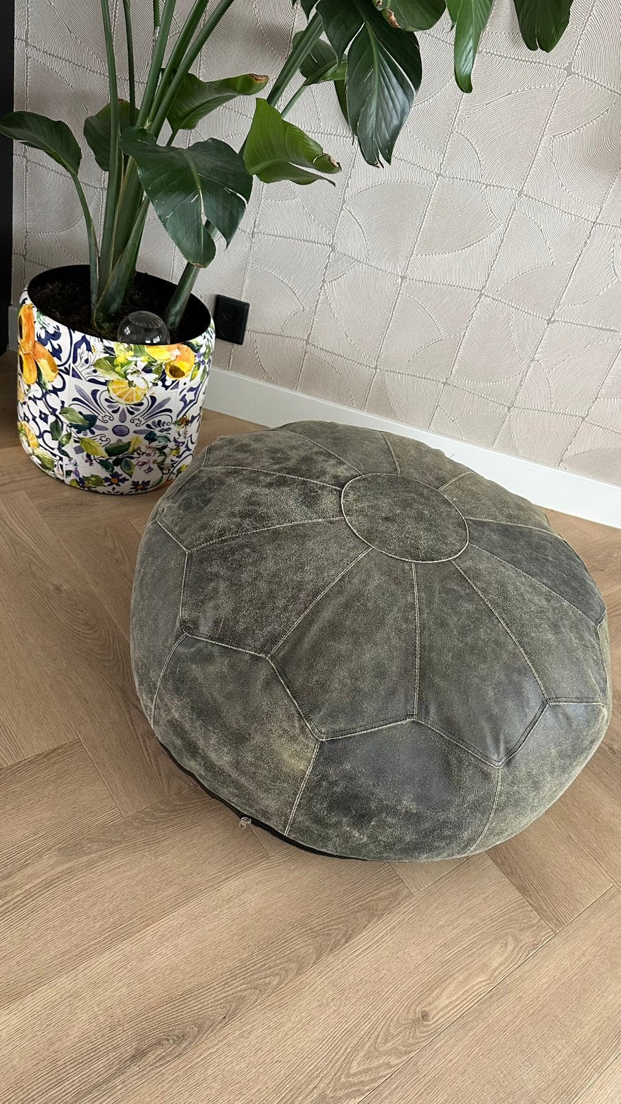 Poef 100% buffelleer, Huis en Inrichting, Tafels | Salontafels, Ophalen, Rond, 50 tot 100 cm, Zo goed als nieuw