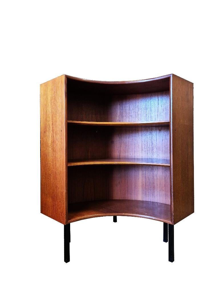 Schitterende vintage teak kwart ronde wandmeubel boekenkast, Huis en Inrichting, Kasten | Boekenkasten, Ophalen, Met plank(en)