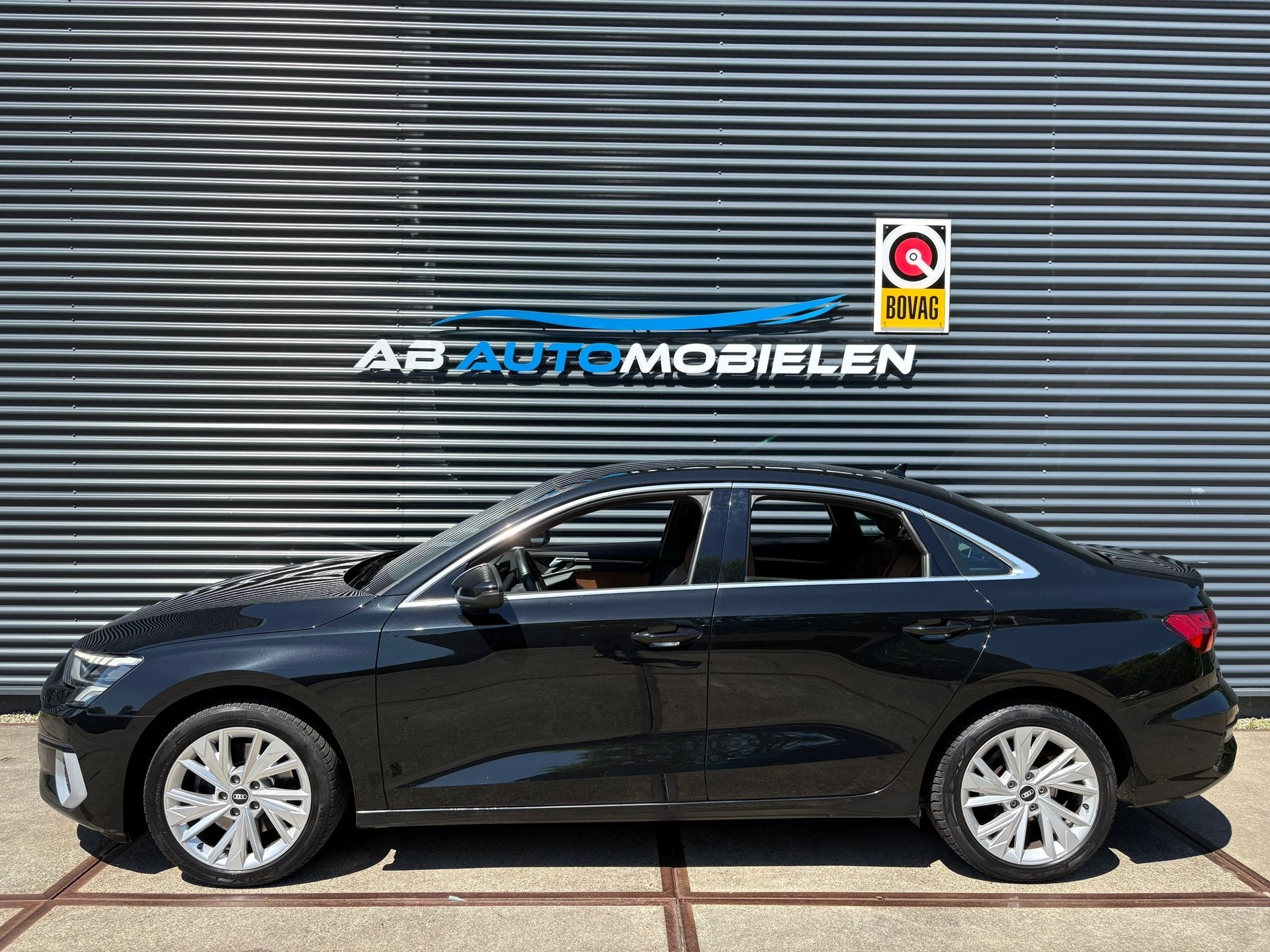 Audi A3 Limousine 30 TFSI Business edition CARPLAY/ NAVI/ PA, Dealer onderhouden, Gebruikt, Met garantie (alle), Origineel Nederlands