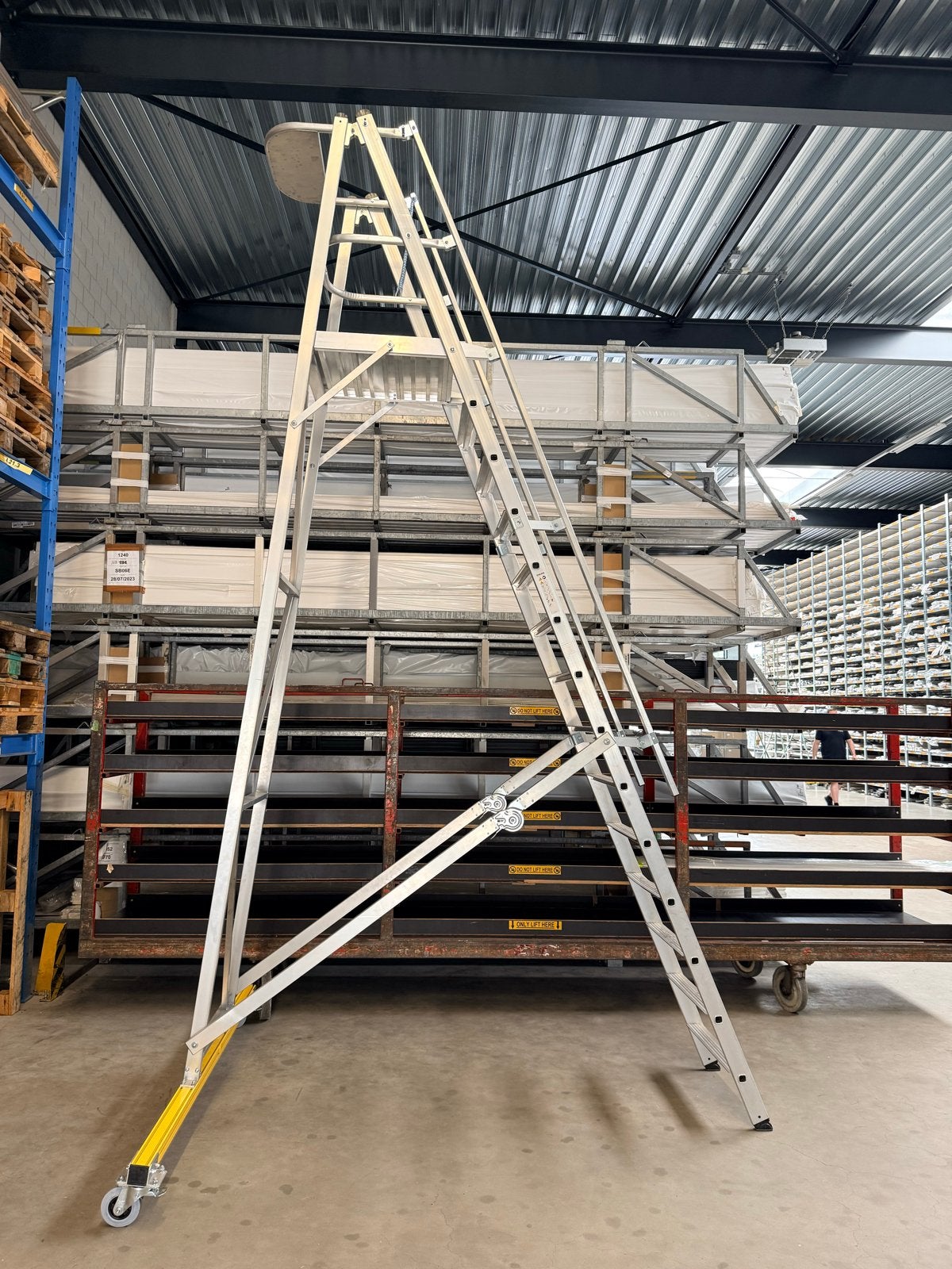 Professionele aluminium Krause ladder met platform en wielen, Ophalen of Verzenden, Zo goed als nieuw, Ladder, 4 meter of meer