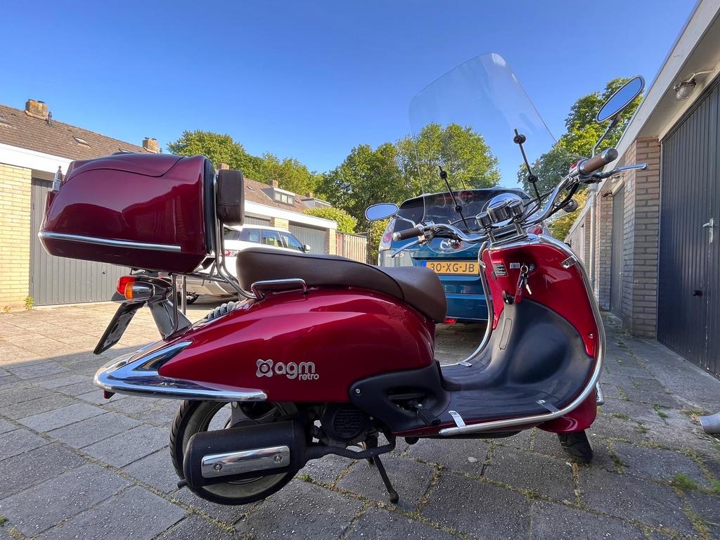 Rode AGM Retro scooter met topkoffer, Ophalen, Gebruikt
