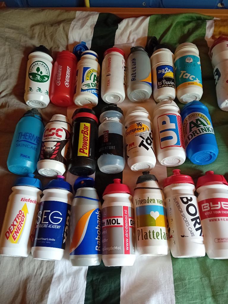 bidons aangeboden van diverse wielren ploegen, Sport en Fitness, Wielrennen, Ophalen of Verzenden, Zo goed als nieuw, Overige typen