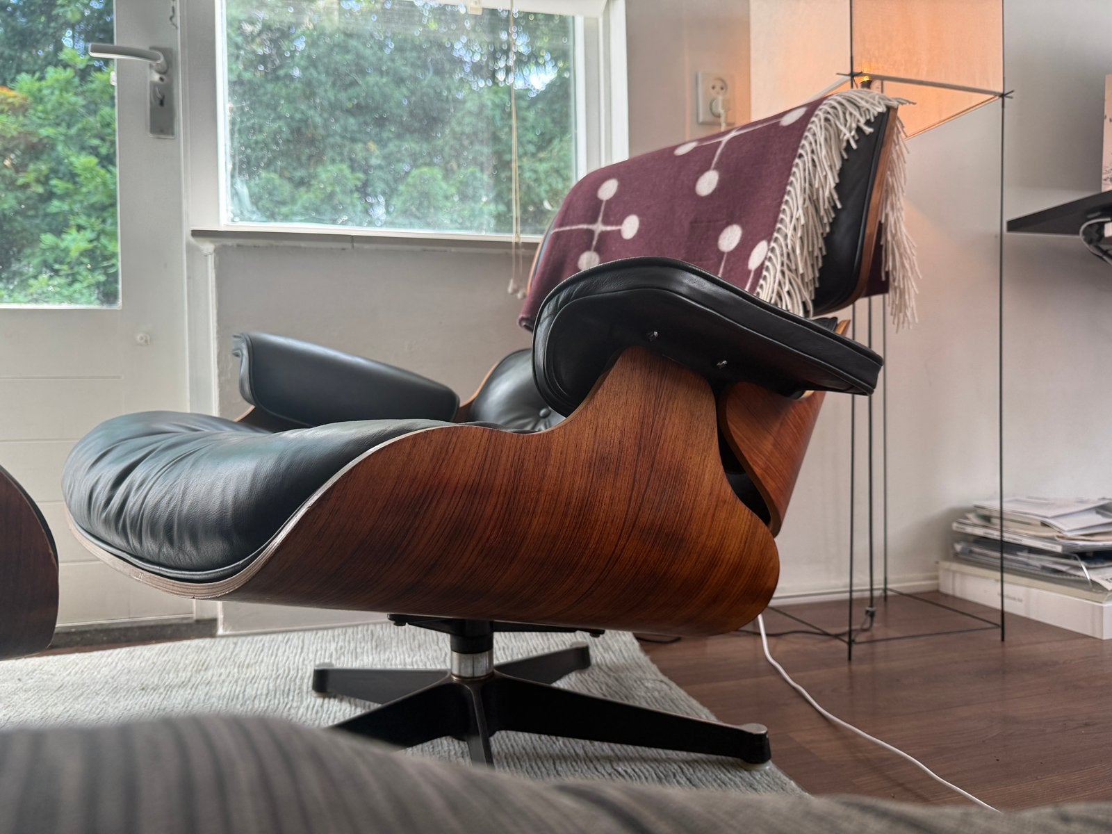 Vitra eames lounge chair met ottoman, Gebruikt, Vitra Artifort Cassina Fritz Hansen Eames Gispen Pastoe Hay, 100 tot 125 cm, Ophalen of Verzenden