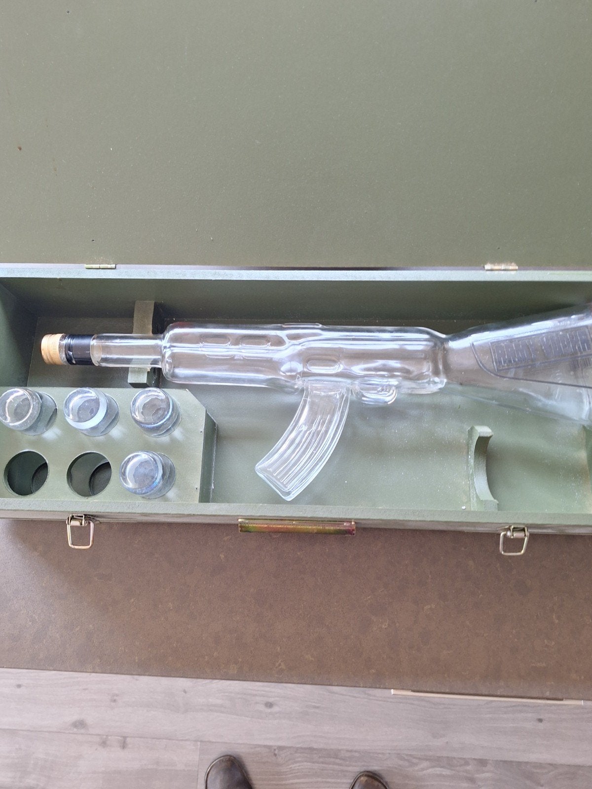 Lege wodka fles in  leger kist, Ophalen of Verzenden, Douche