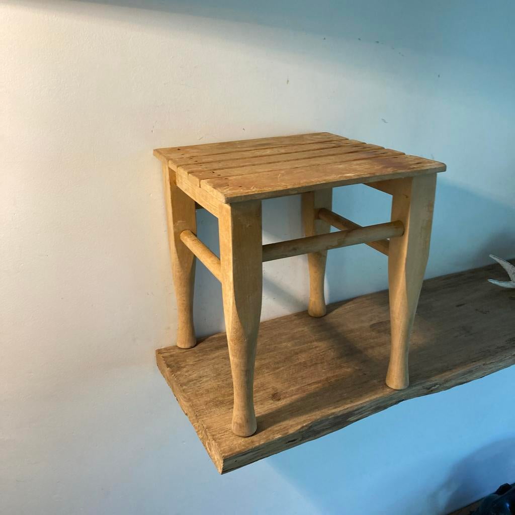 Houten krukje - decoratief of extra zitplaats, Ophalen of Verzenden