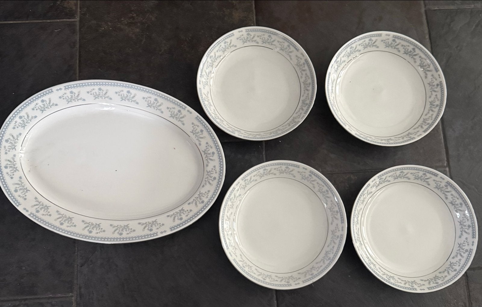 CCA Fine China Servies - Ovale schaal en 4 diepe borden, Huis en Inrichting, Ophalen, Gebruikt, Overige merken, Klassiek