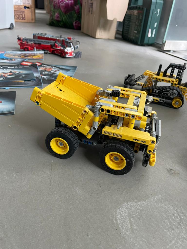 Lego technic mijnbouwtruck en hijskraan., Ophalen of Verzenden