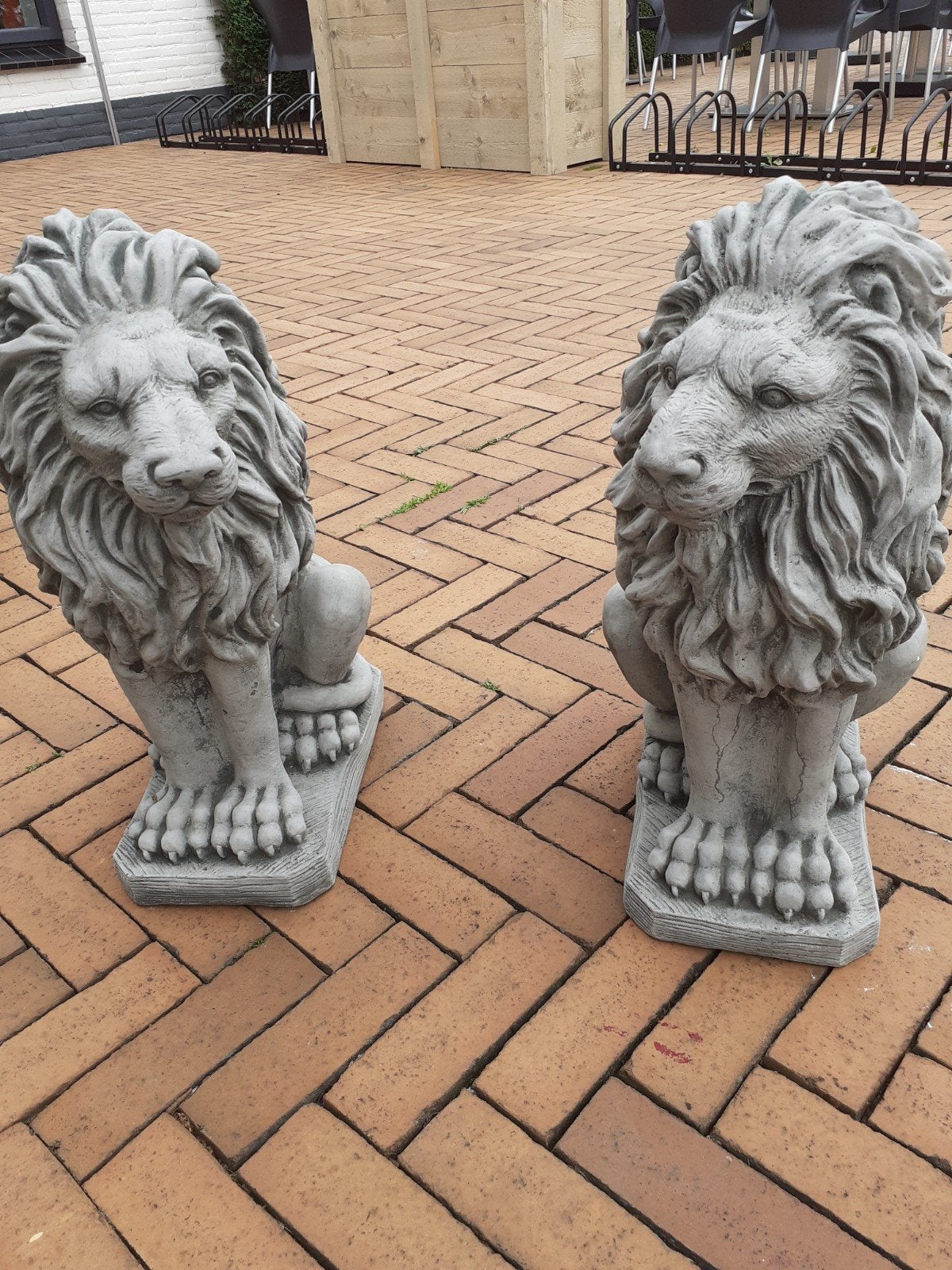 set nieuwe betonnen zittende leeuwen, Tuin en Terras, Ophalen, Nieuw