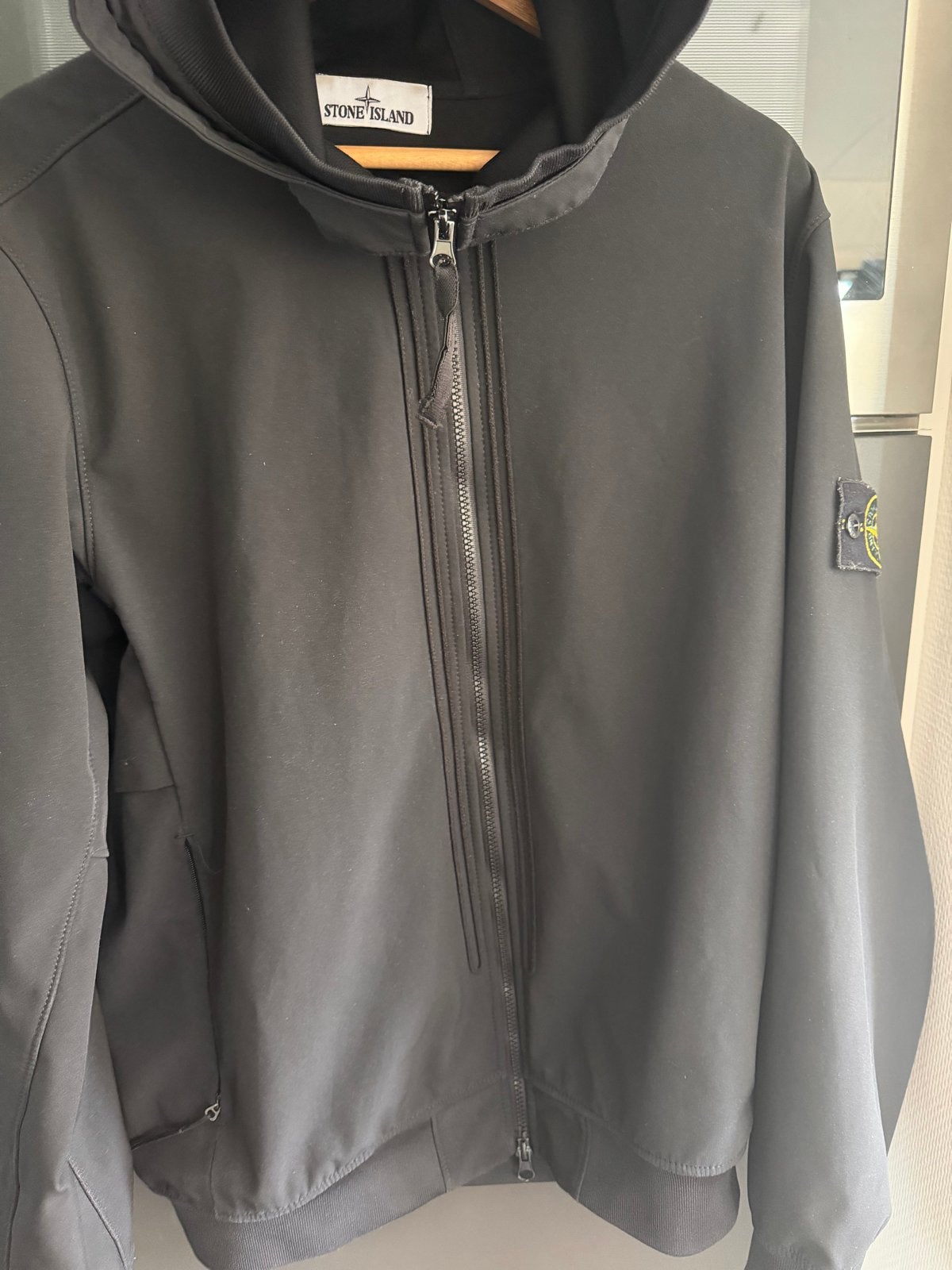 Stone Island Soft Shell R Jas Zwart Maat L, Ophalen, Maat 52/54 (L), Zwart, Zo goed als nieuw
