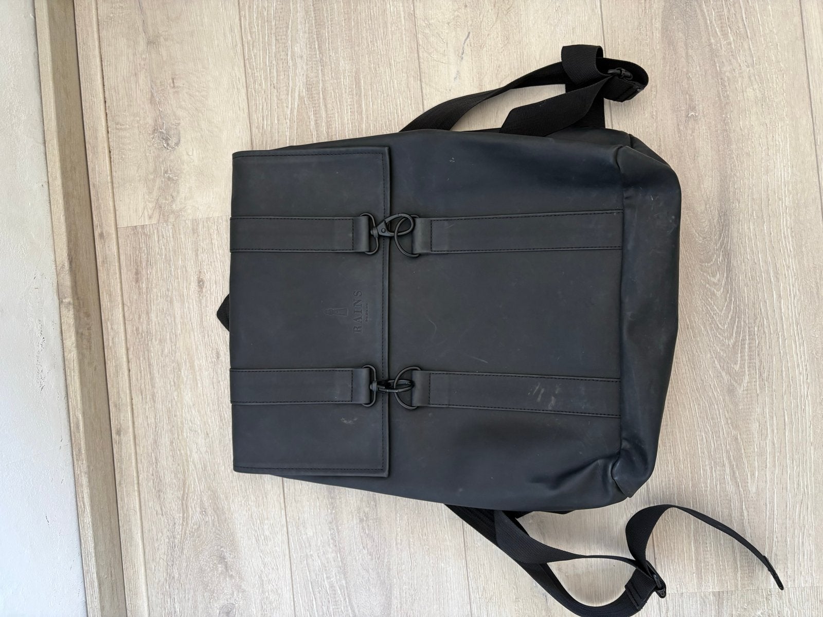 Mooie Rains rugtas - Waterdicht en Stijlvol, Sieraden, Tassen en Uiterlijk, Tassen | Rugtassen, Gebruikt, 25 tot 40 cm, Waterdicht