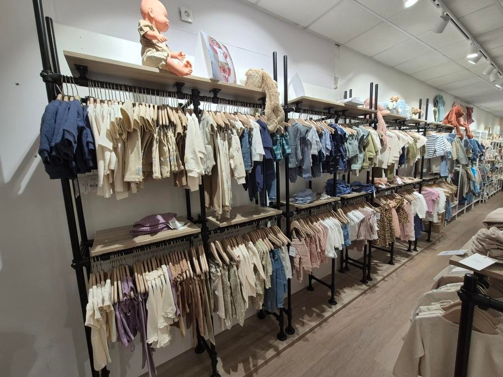 Winkel stellingen kledingrekken inrichting, Ophalen