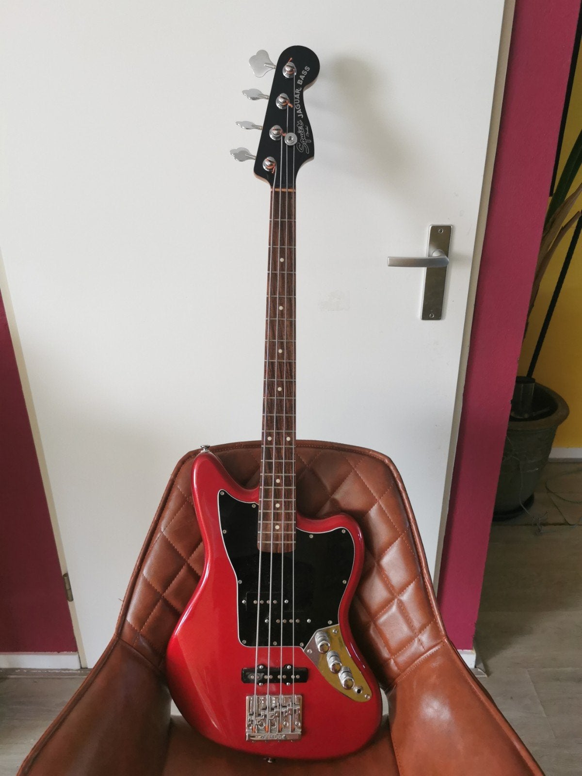 Squier Jaguar Basgitaar (Shortscale), Ophalen, Elektrisch
