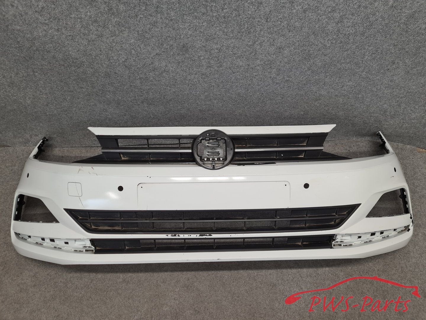 VOLKSWAGEN POLO 2G VOORBUMPER GRILL ORIGINEEL, Gebruikt, -, Voor, -