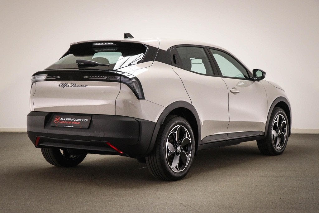 Alfa Romeo Junior Elettrica Speciale 54 kWh | DAB | APPLE |, Auto's, Alfa Romeo, Stof, Gebruikt, SUV of Terreinwagen, 345 min