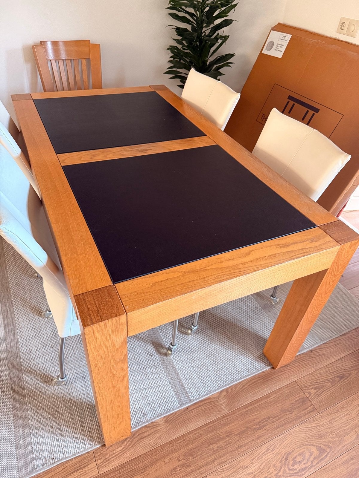 Eikenhouten eettafel met zwart blad, Huis en Inrichting, Ophalen, Gebruikt, Eikenhout, 50 tot 100 cm