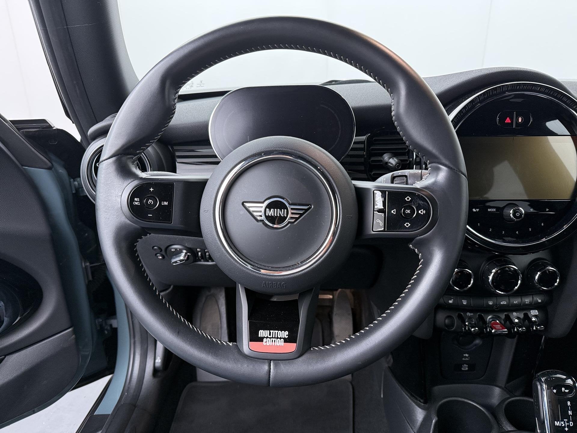 MINI Cooper 3-deurs Multitone Edition | Parkeer sensoren voo, 12 maanden, 136 pk, Gebruikt, 4 stoelen