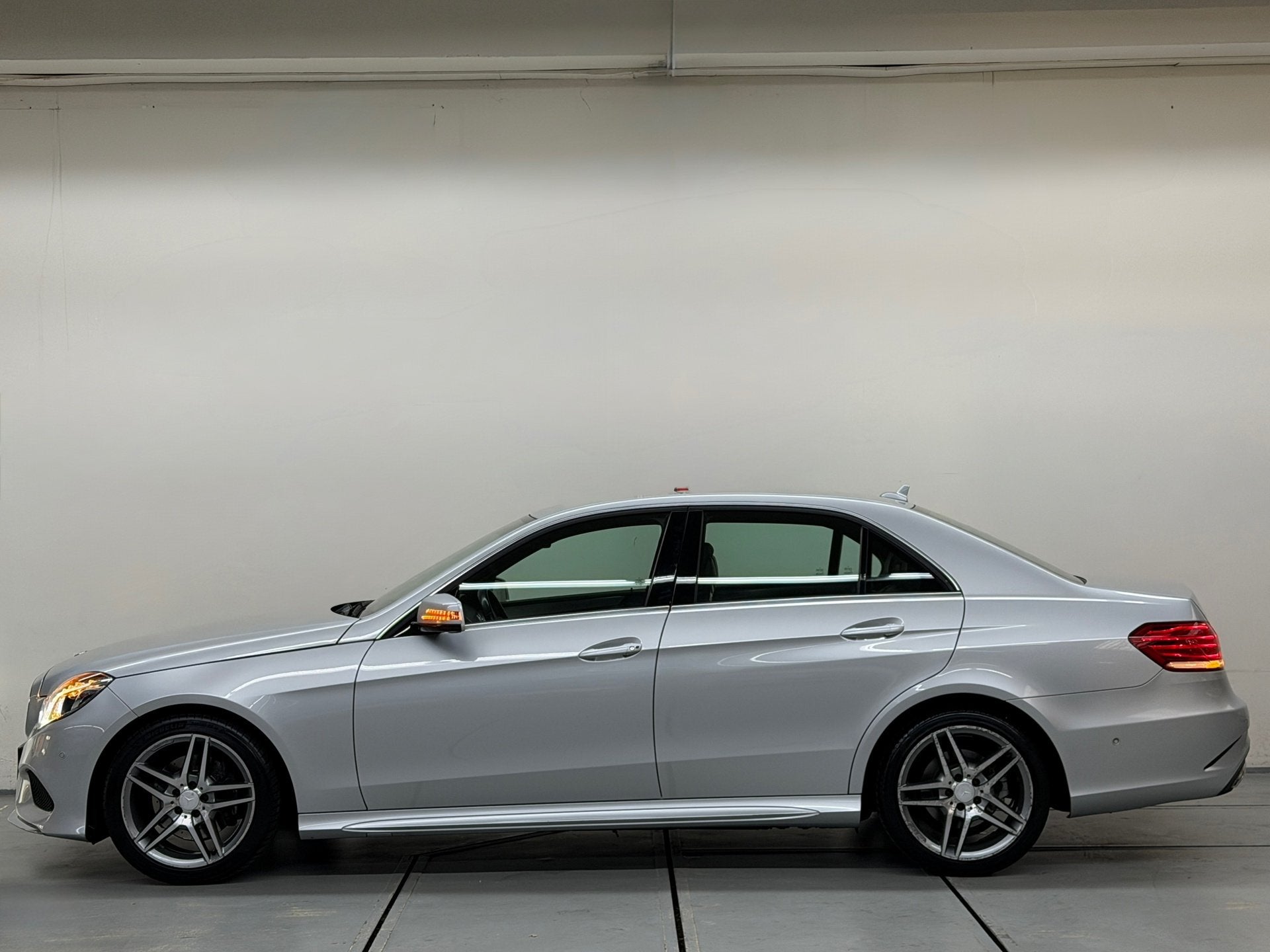 Mercedes-Benz E-klasse 200 Ambition Avantgarde Sedan AUT NAP, Auto's, Automaat, Achterwielaandrijving, Gebruikt, 4 cilinders