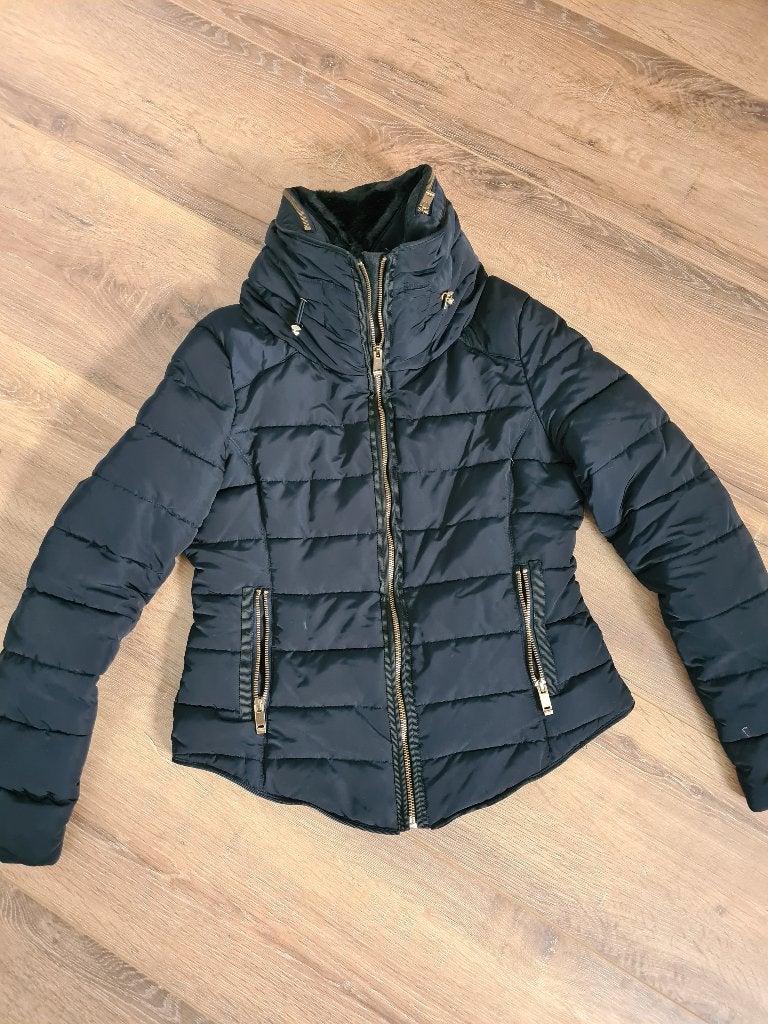 Donkerblauwe winterjas van Zara maat s, Blauw, Zara, Ophalen of Verzenden, Zo goed als nieuw