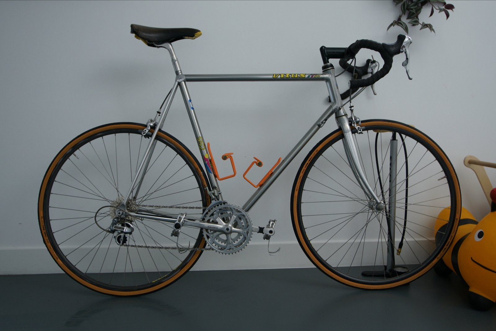 Vitus 992 racefiets met Dura Ace en Mavic Ceramic velgen, 28 inch, Gebruikt, Aluminium, 15 tot 20 versnellingen
