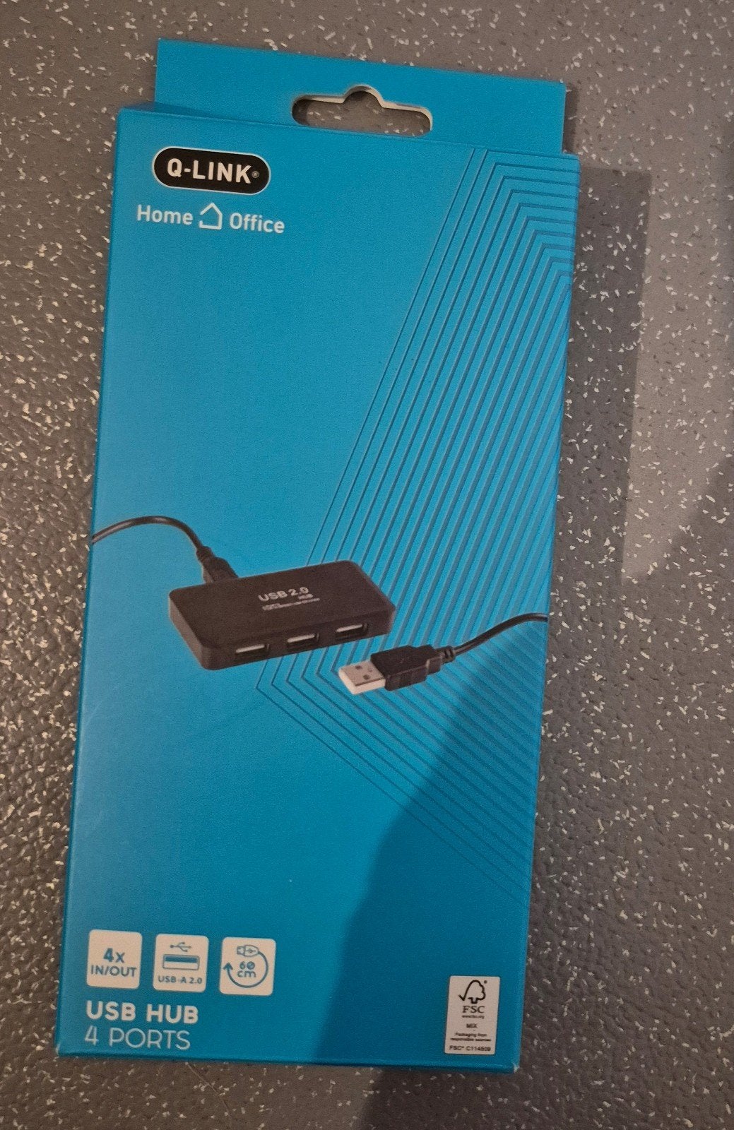 usb hub in nieuwstaat, Ophalen of Verzenden, Zo goed als nieuw