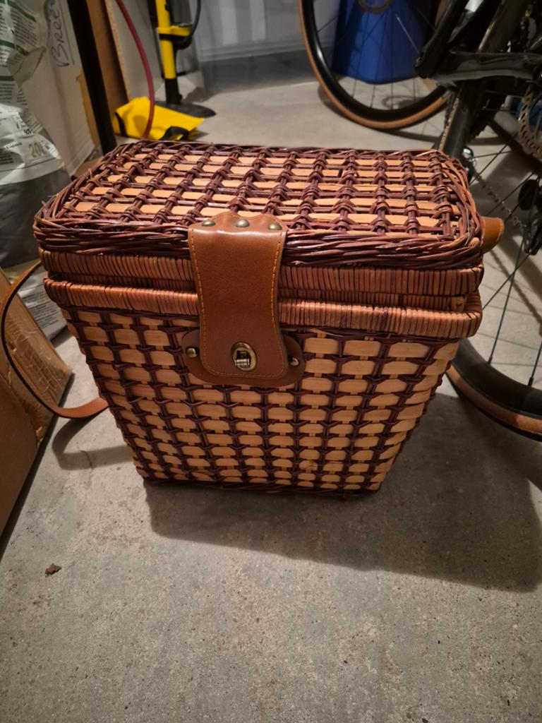 Vintage picknickmand met inhoud, Ophalen, Zo goed als nieuw