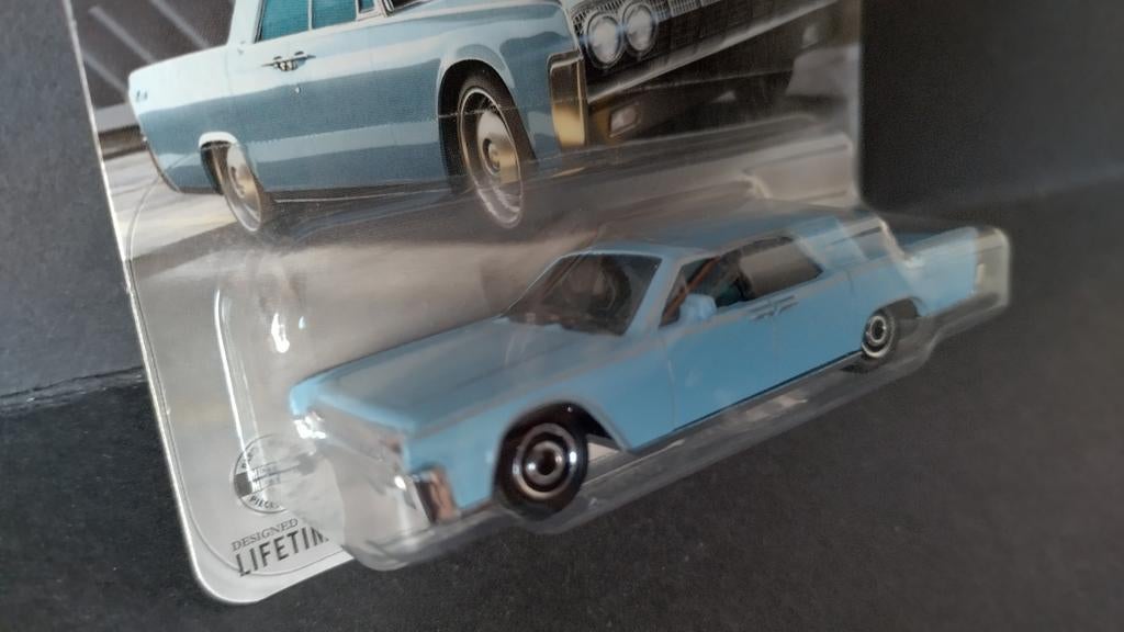 Lincoln Continental licht blauw 1:64 3inch Matchbox Pol, Auto, Verzenden, Nieuw, Matchbox@mattel.com