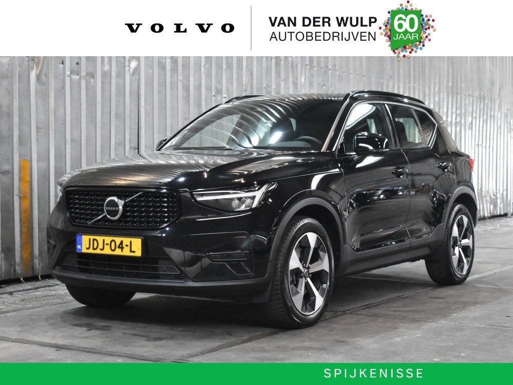 Volvo XC40 B4 197PK Plus Dark | Trekhaak | Allseason Banden, Gebruikt, 24 maanden, Zwart, Origineel Nederlands