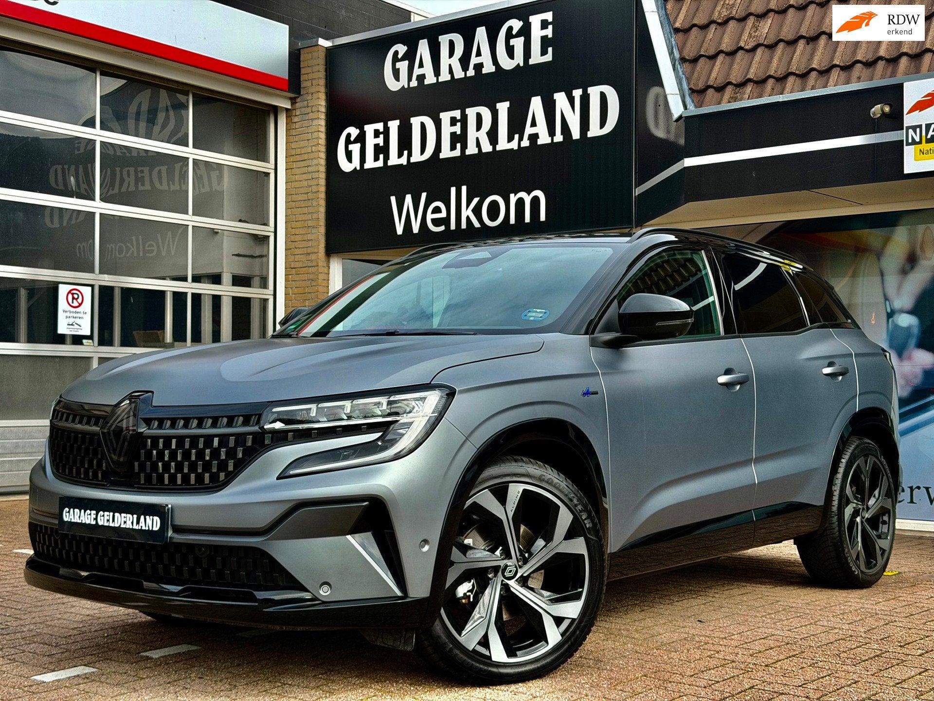 Renault Austral 200PK Alpine | ALCANTARA | FULL-LED | APPLE/, Auto's, Voorwielaandrijving, Dealer onderhouden, Gebruikt, Zwart