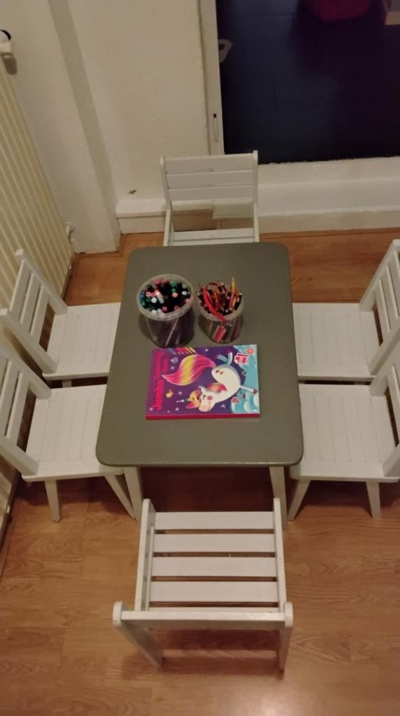 Kinder speeltafel met 4 stoeltjes vintage, Kinderen en Baby's, Kinderkamer | Tafels en Stoelen, Ophalen, Gebruikt, Tafel(s) en Stoel(en)