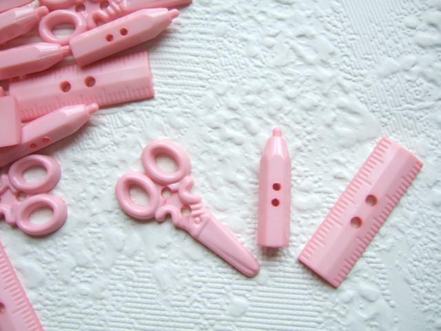 OPRUIMING ~ Roze setje liniaal, schaar & potlood, knoopjes, -, -, Nieuw, Ophalen of Verzenden