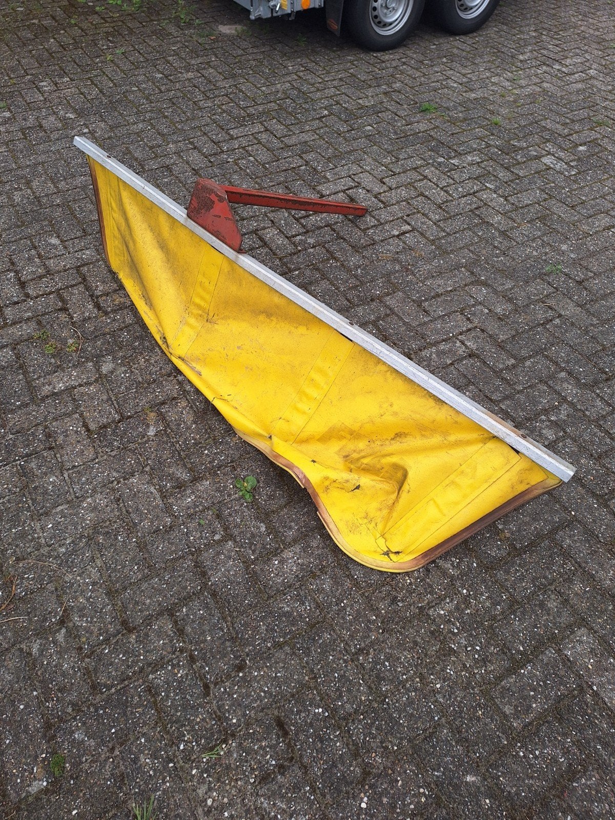 fella zwadbord/zwadscherm, Ophalen