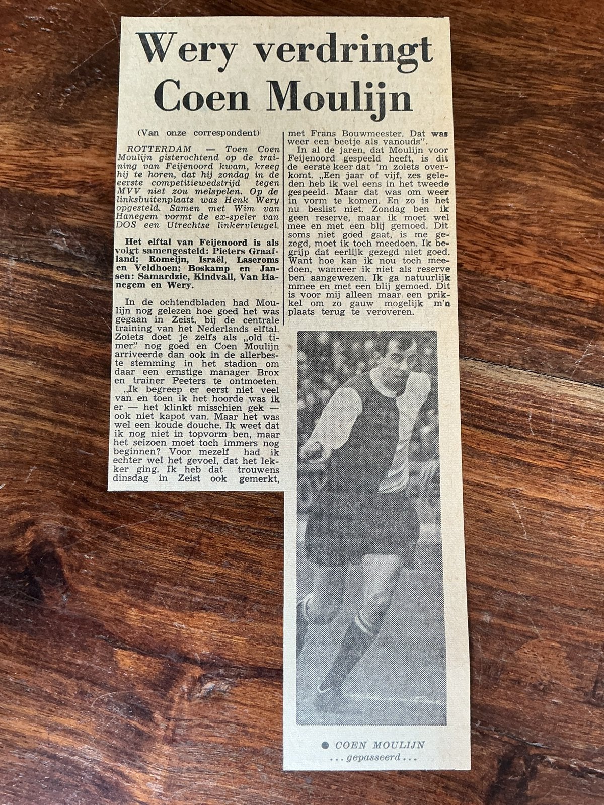 Voetbal krantenartikel Feyenoord Moulijn gepasserd door Wery, Ophalen of Verzenden, 1960 tot 1980, Knipsel(s)