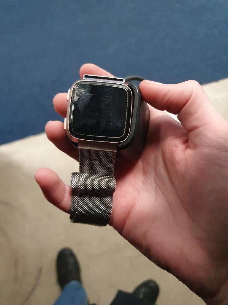 Fitbit Versa met originele oplader, Gebruikt, Zwart, Ophalen of Verzenden, Fitbit