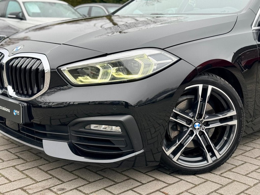 BMW 1-serie 118i Executive Edition|Automaat|Led|Dakje|18 inc, Auto's, Stof, Gebruikt, Zwart, Origineel Nederlands