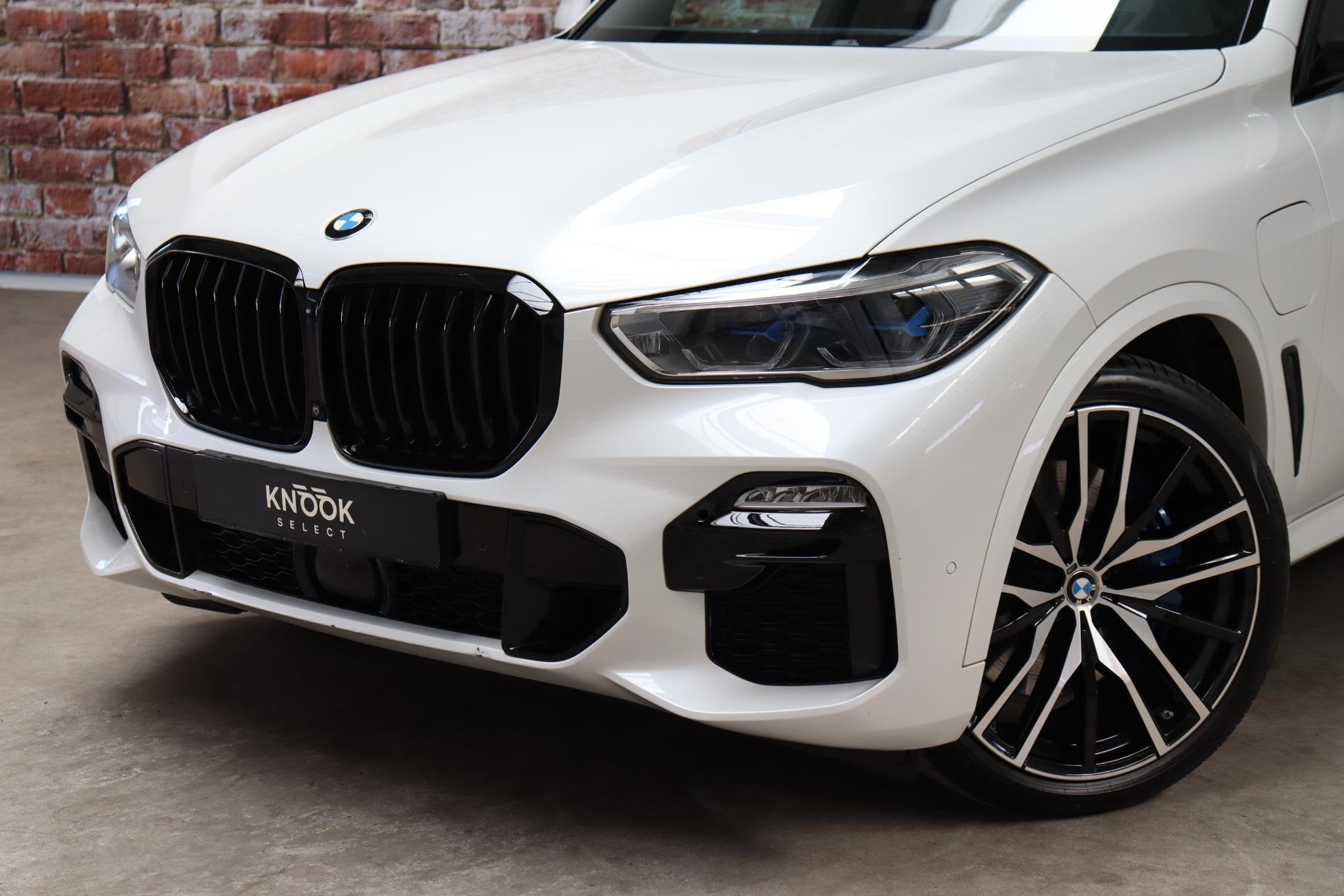BMW X5 xDrive45e High Executive M Sport Pakket Automaat / Li, Auto's, Dealer onderhouden, 77 km/l, Gebruikt, Wit