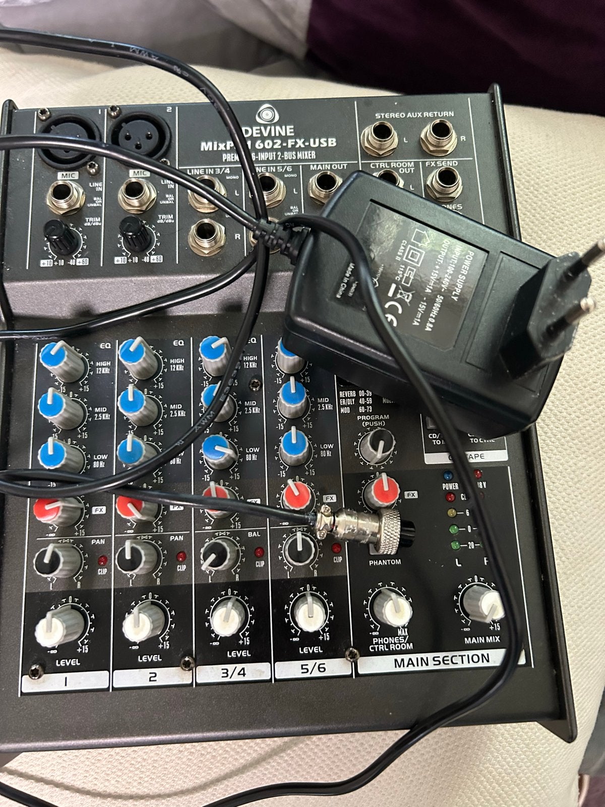 Devine MixPad 602-FX-USB Mixer, Muziek en Instrumenten, Mengpanelen, Zo goed als nieuw, Minder dan 5 kanalen, Microfooningang
