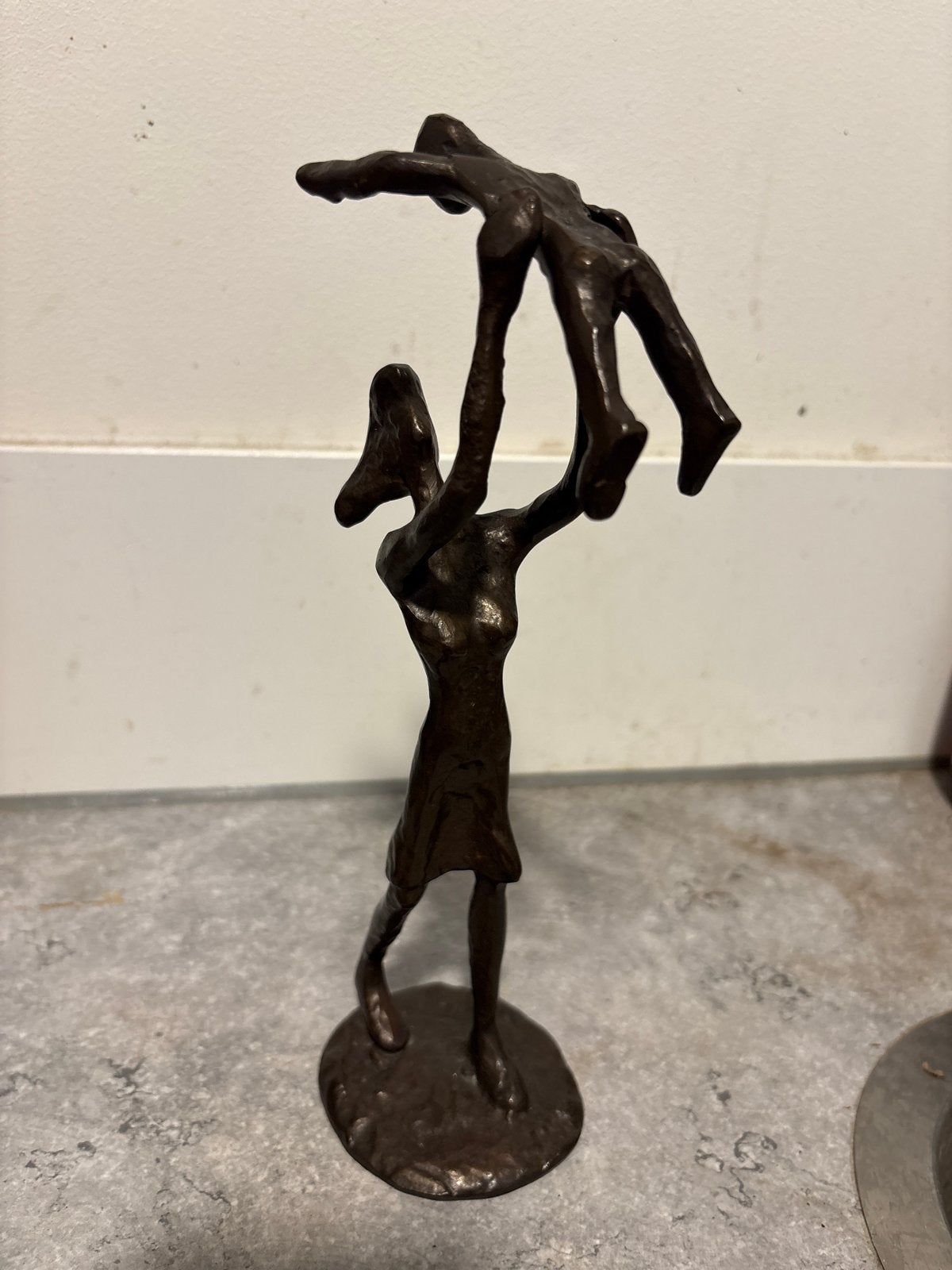 Bronzen beeldje: Moeder en kind, Antiek en Kunst, Ophalen, Groep mensen, Minder dan 20 cm, Beeld
